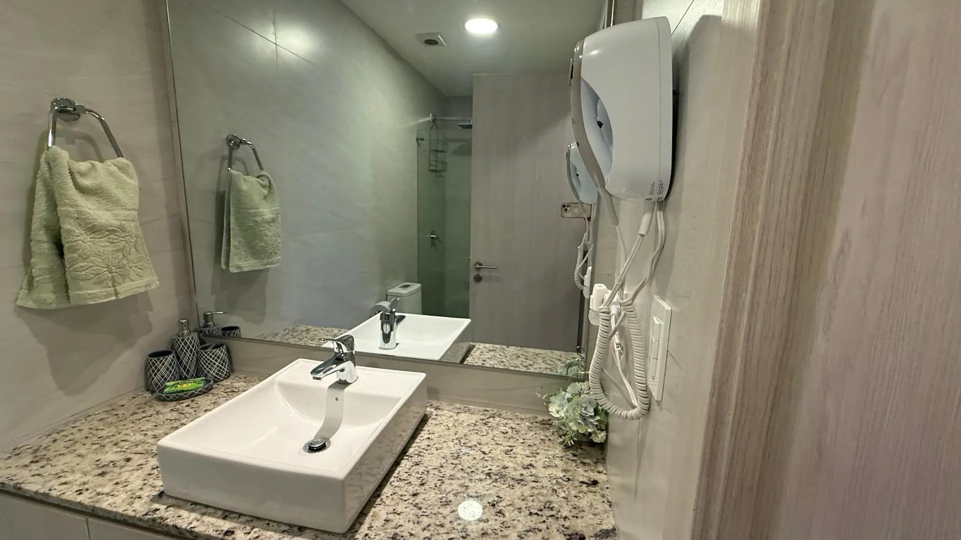 Luxury Apartment With Balcony And View Quito