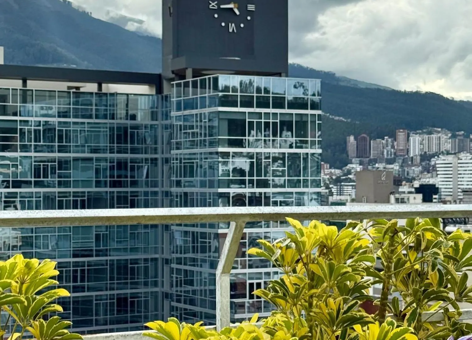 Luxury Apartment With Balcony And View Quito Ecuador