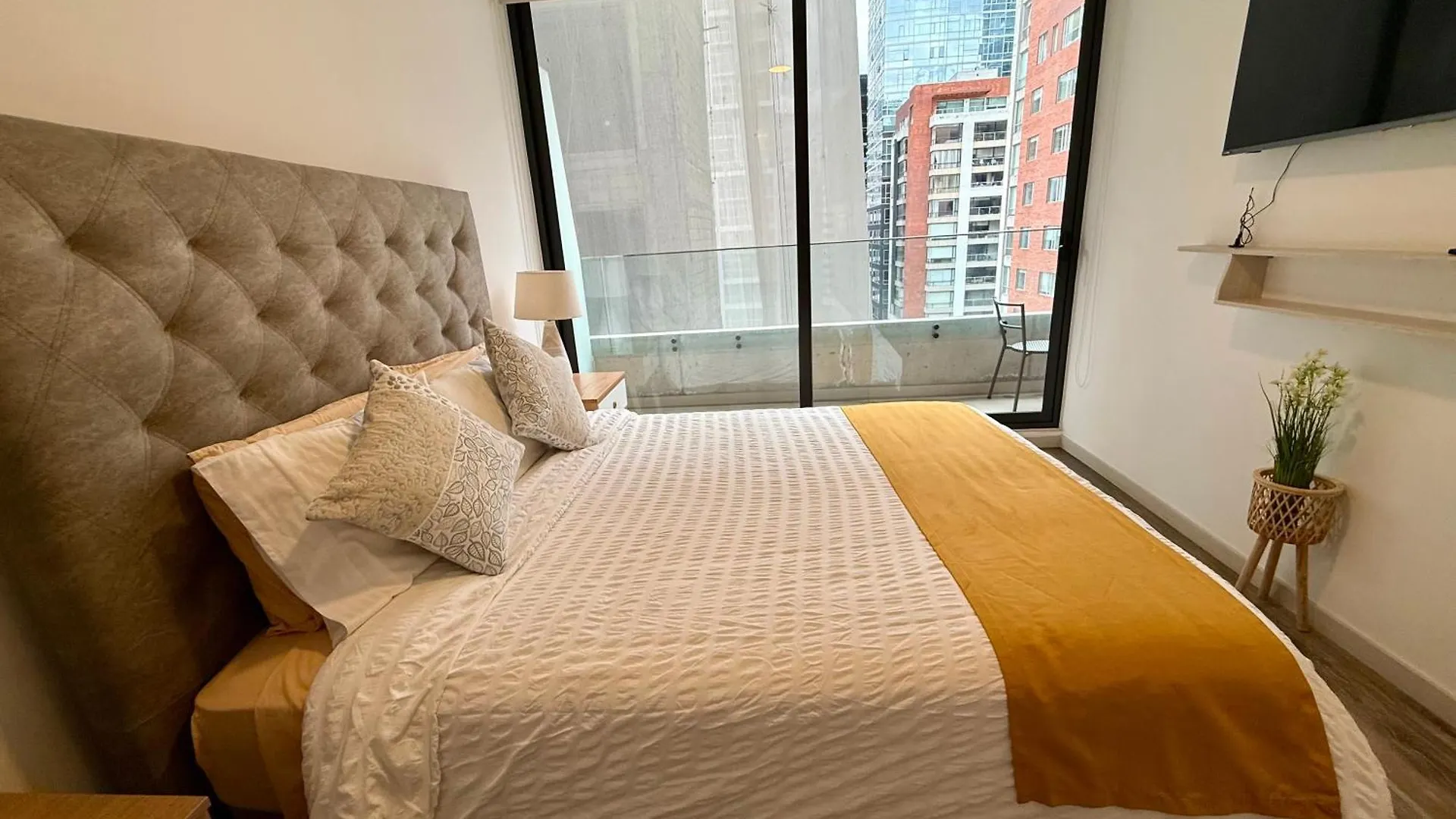 Luxury Apartment With Balcony And View Quito