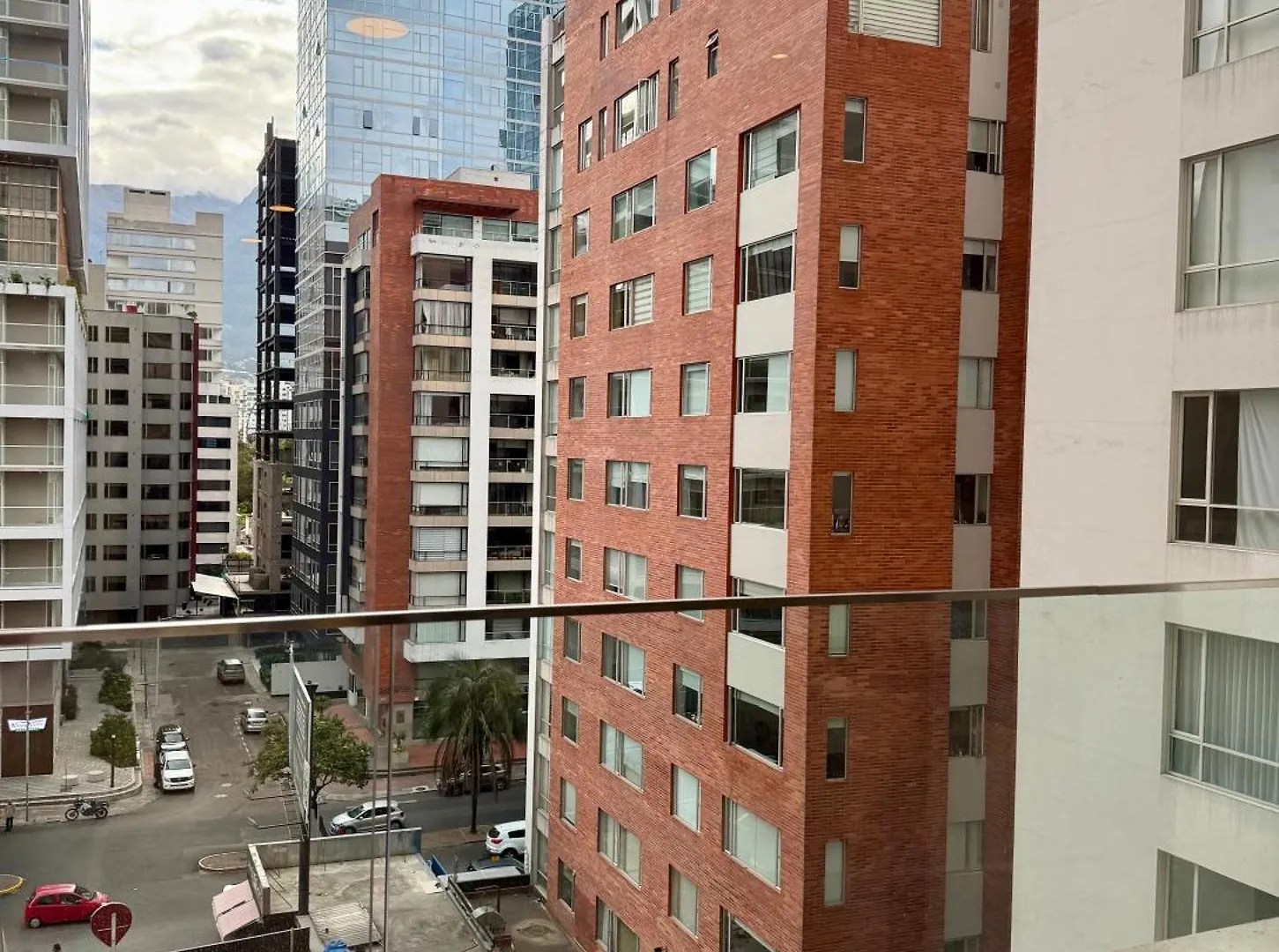 Luxury Apartment With Balcony And View Quito